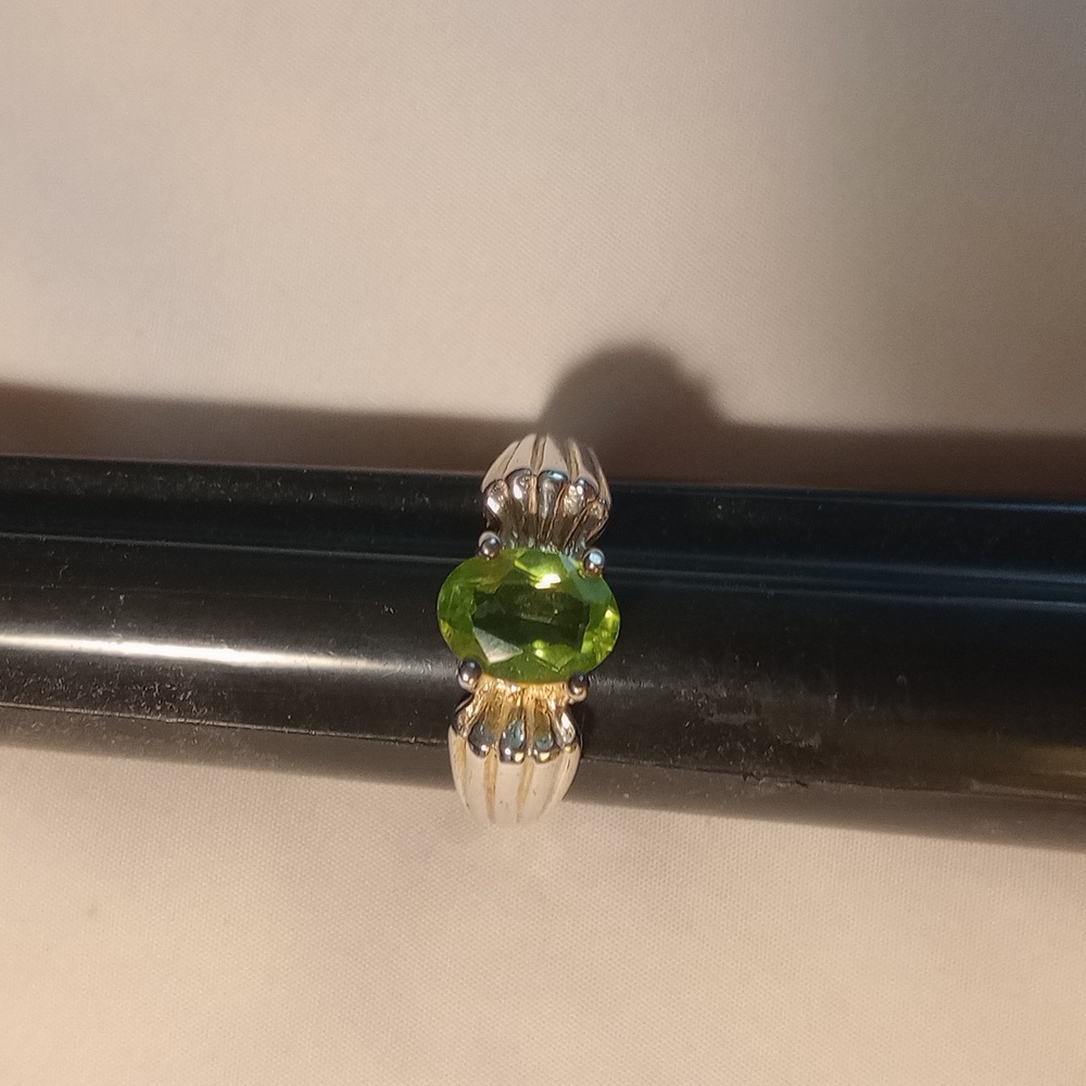AUGUST BIRTHSTONE.              Peridot sterling silver ring